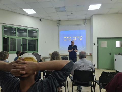 הרצאה וסטנדאפ מרכז נוער